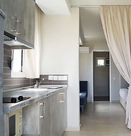 Aquamare Studios - Seaview Suite & Pool Bliss