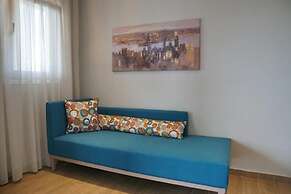 Aquamare Studios - Seaview Suite & Pool Bliss