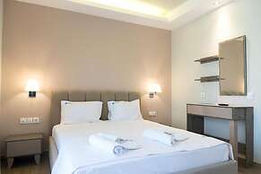 Aquamare Studios - Seaview Suite & Pool Bliss