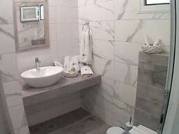 Aquamare Studios - Seaview Suite & Pool Bliss