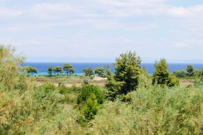 Aquamare Studios - Seaview Suite & Pool Bliss