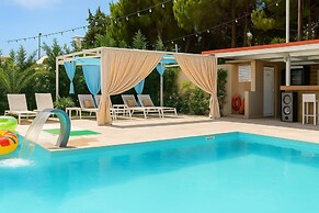 Aquamare Studios - Seaview Suite & Pool Bliss