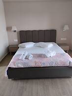 Aquamare Studios - Seaview Suite & Pool Bliss