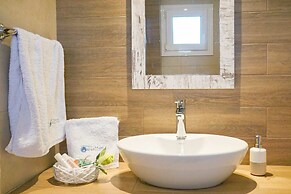 Aquamare Studios - Seaview Suite & Pool Bliss