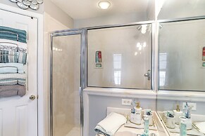 2 Mi to Shelby Farms: Charming Family Home w/ Yard