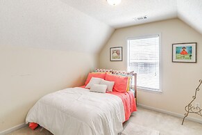 2 Mi to Shelby Farms: Charming Family Home w/ Yard