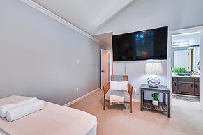 Relax By Pool, Soak in Hot Tub: Plano Home