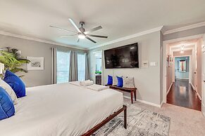 Relax By Pool, Soak in Hot Tub: Plano Home