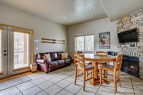 Hot Tub & Mtn-view Deck: Townhome in Eden