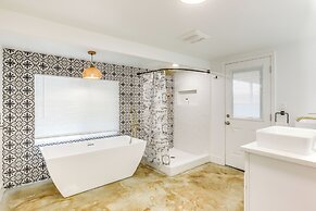 Hiker's Paradise: Twentynine Palms Home w/ Deck!