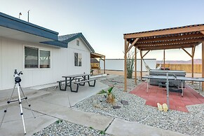 Hiker's Paradise: Twentynine Palms Home w/ Deck!