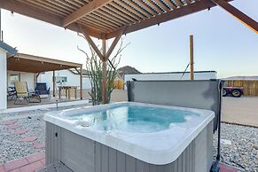 Hiker's Paradise: Twentynine Palms Home w/ Deck!