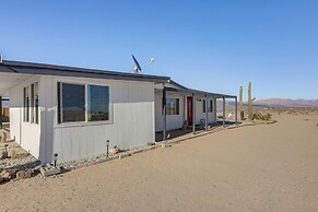 Hiker's Paradise: Twentynine Palms Home w/ Deck!