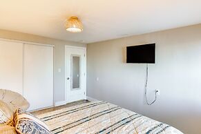 Hiker's Paradise: Twentynine Palms Home w/ Deck!