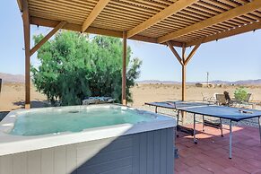 Hiker's Paradise: Twentynine Palms Home w/ Deck!