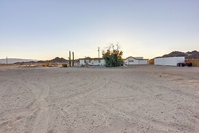 Hiker's Paradise: Twentynine Palms Home w/ Deck!