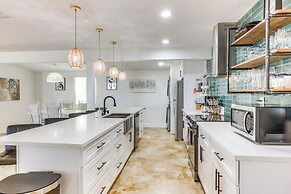 Hiker's Paradise: Twentynine Palms Home w/ Deck!