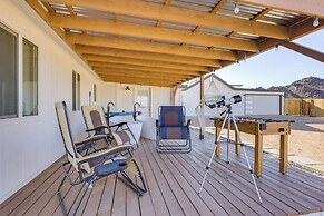 Hiker's Paradise: Twentynine Palms Home w/ Deck!