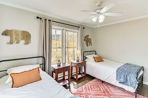 9 Mi to Fairplay Beach: Mountain-view Getaway!