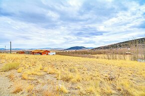 9 Mi to Fairplay Beach: Mountain-view Getaway!