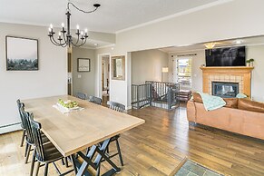 9 Mi to Fairplay Beach: Mountain-view Getaway!