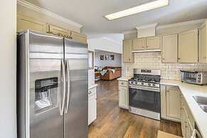 9 Mi to Fairplay Beach: Mountain-view Getaway!