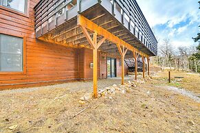 9 Mi to Fairplay Beach: Mountain-view Getaway!