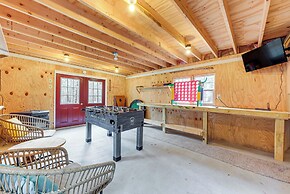 Lake Access & Game Room: Cabin in Pocono Mtns