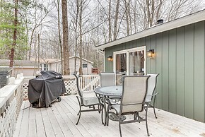 Lake Access & Game Room: Cabin in Pocono Mtns