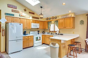 Lake Access & Game Room: Cabin in Pocono Mtns