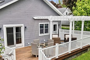 Hidden Gem: Steps to Lake Michigan & Downtown!