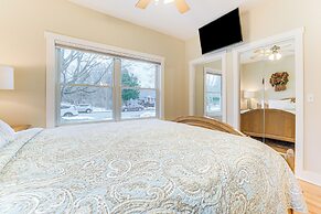 Hidden Gem: Steps to Lake Michigan & Downtown!