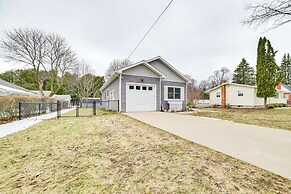 Hidden Gem: Steps to Lake Michigan & Downtown!