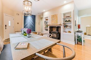 Hidden Gem: Steps to Lake Michigan & Downtown!