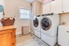 Hidden Gem: Steps to Lake Michigan & Downtown!