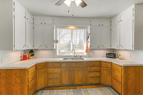 2 Mi to Snake River: Quaint Farmhouse w/ Patio!