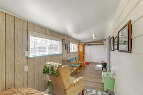 2 Mi to Snake River: Quaint Farmhouse w/ Patio!