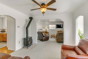 2 Mi to Snake River: Quaint Farmhouse w/ Patio!