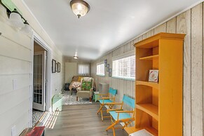 2 Mi to Snake River: Quaint Farmhouse w/ Patio!