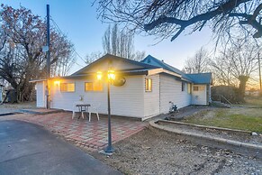 2 Mi to Snake River: Quaint Farmhouse w/ Patio!