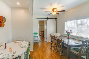 2 Mi to Snake River: Quaint Farmhouse w/ Patio!