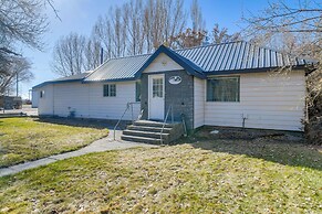 2 Mi to Snake River: Quaint Farmhouse w/ Patio!