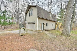 8 Mi to Lake Michigan: Creative Retreat w/ Deck!