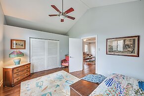 8 Mi to Lake Michigan: Creative Retreat w/ Deck!