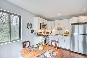 8 Mi to Lake Michigan: Creative Retreat w/ Deck!