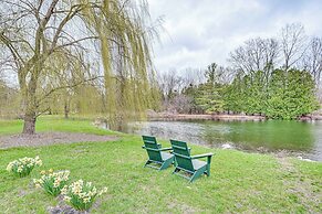 8 Mi to Lake Michigan: Creative Retreat w/ Deck!