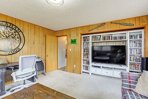 Steps to Pine Hollow Reservoir: Home w/ Fire Pit!