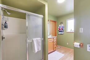 Steps to Pine Hollow Reservoir: Home w/ Fire Pit!