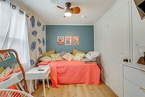 Walk to Memorial Stadium: Family Home w/ Patio