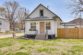 Walk to Memorial Stadium: Family Home w/ Patio